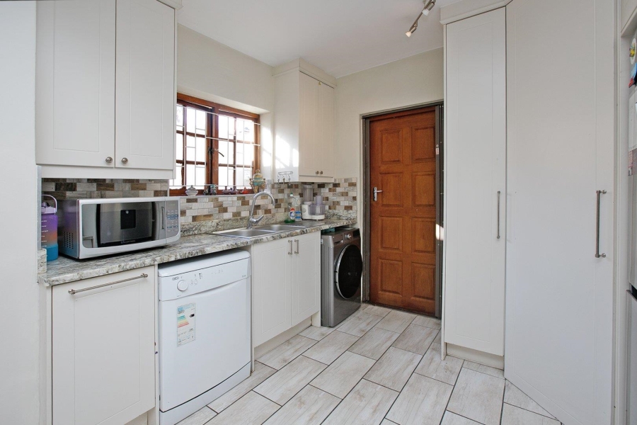 5 Bedroom Property for Sale in Claremont Western Cape